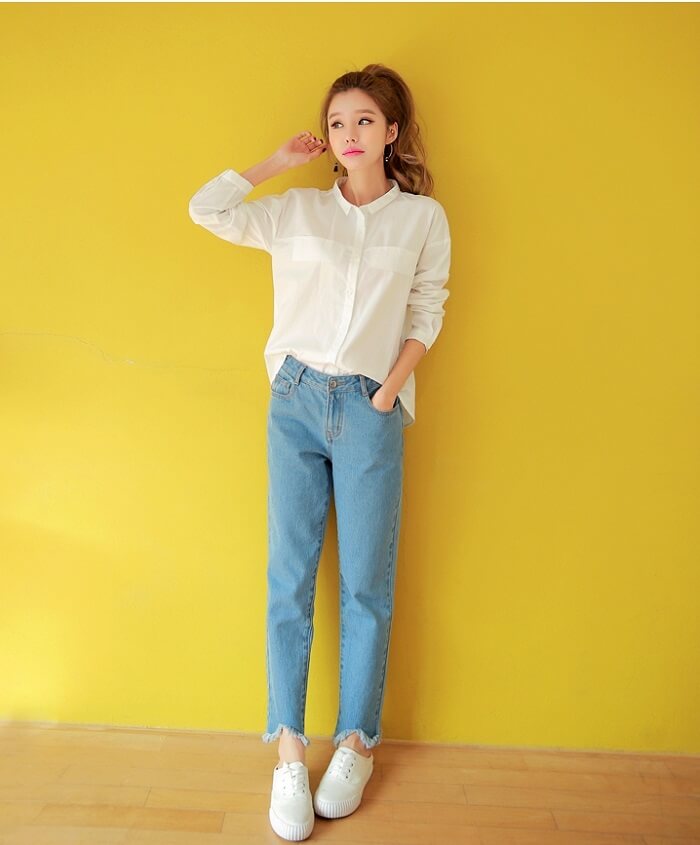 Áo sơ mi trắng kết hợp quần jeans