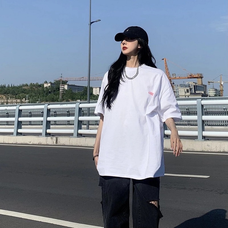 mũ streetwear phối với áo oversize