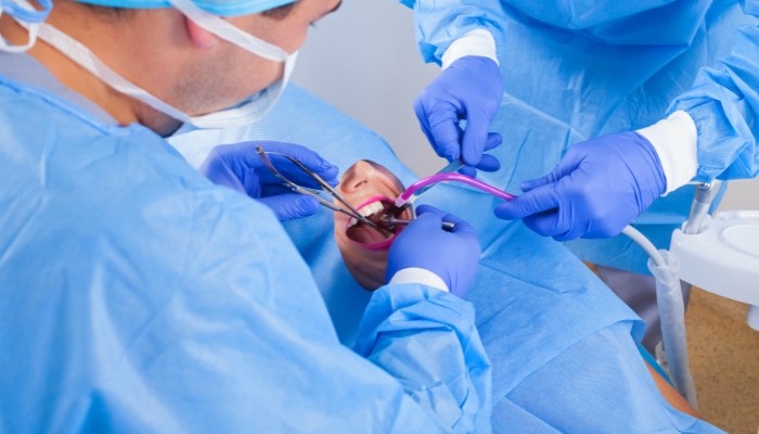 Quy trình cắt chỉ khâu răng khôn như thế nào?