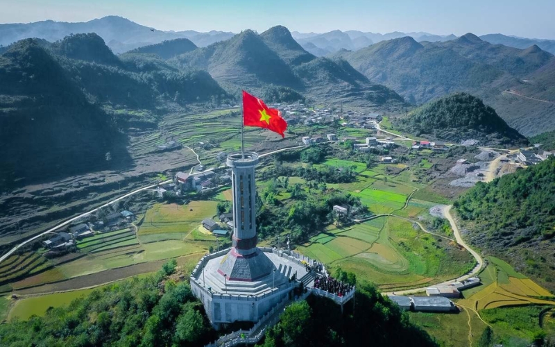 Cột cờ Lũng Cú